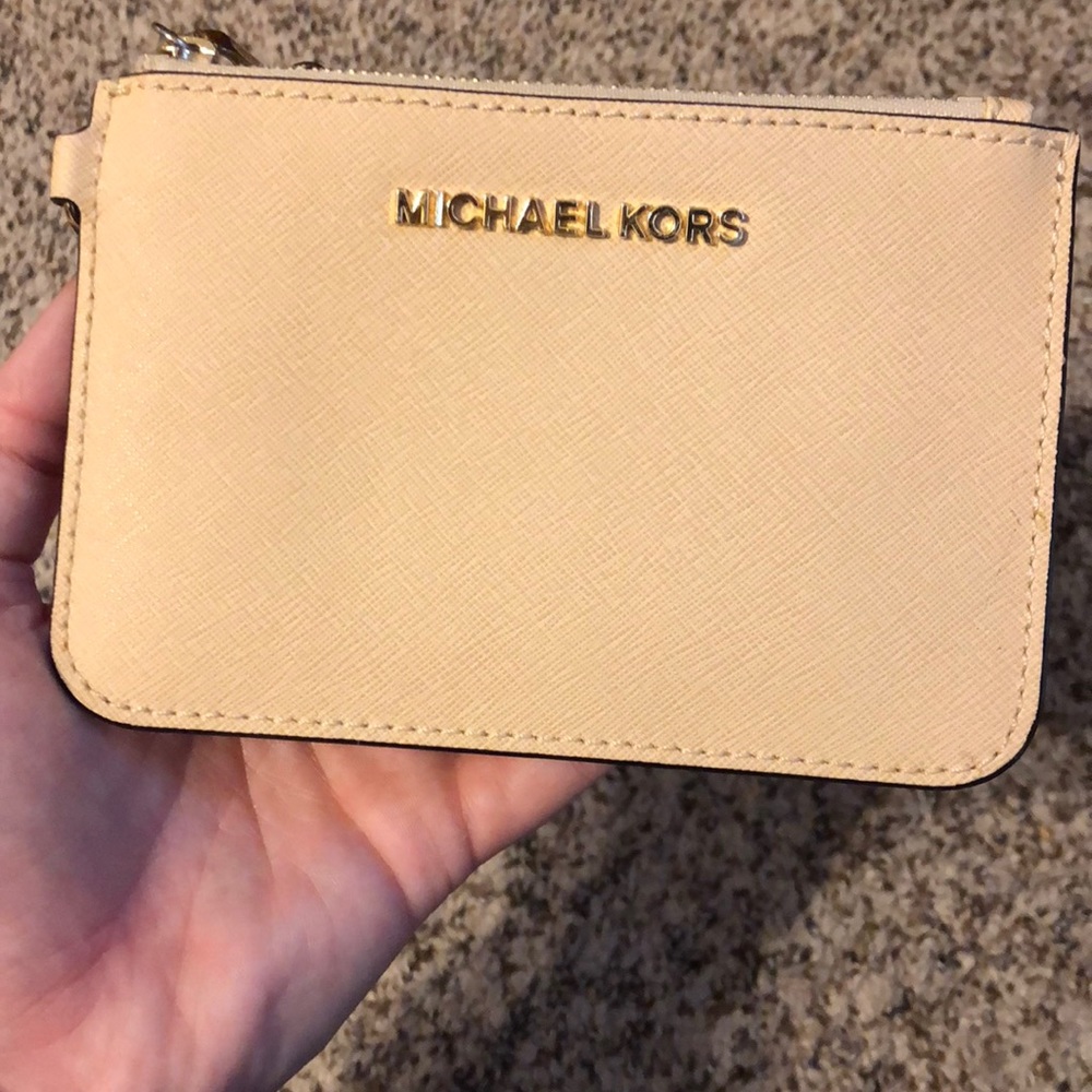 Michael Kors Wristlet 💛